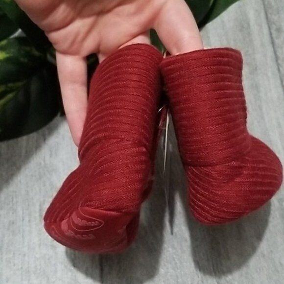 MYGGPP Red Nnit Faux Fur Baby Booties NEW Infant 0-6 Months - Picture 3 of 10